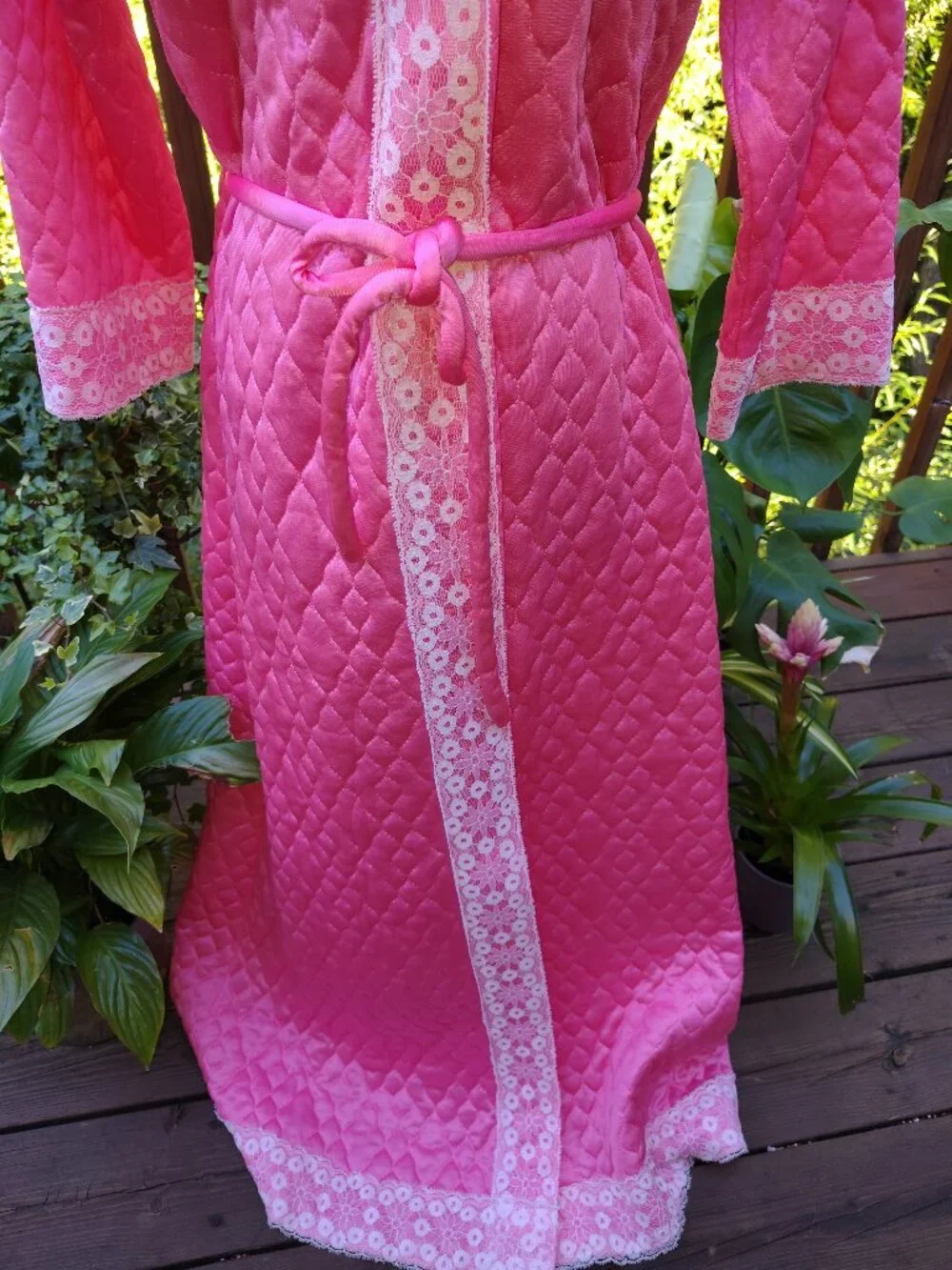 Vintage 70's Komar Pink Quilted Robe union made size 14-16 (item A17)